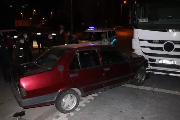 Son dakika: Çaldığı otomobille kaza yapınca yakalandı Son dakika: Çaldığı otomobille kaza yapınca yakalandı