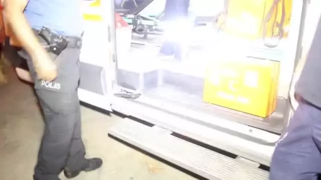 Çıkan bıçaklı kavgada biri kadın 3 kişi yaralandı Çıkan bıçaklı kavgada biri kadın 3 kişi yaralandı