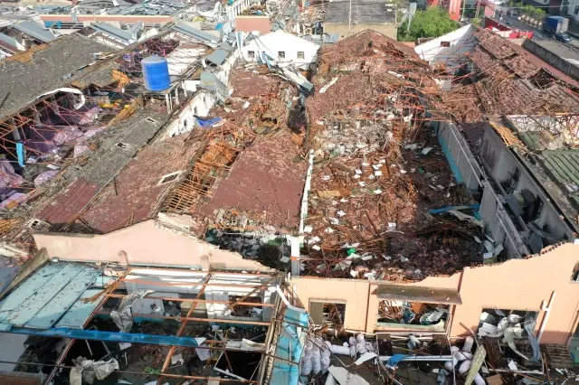 Koronavirüse karşı verdiği savaşı kazanan Çin, hortum ve kasırgalara teslim oldu: 10 ölü, 367 yaralı Koronavirüse karşı verdiği savaşı kazanan Çin, hortum ve kasırgalara teslim oldu: 10 ölü, 367 yaralı