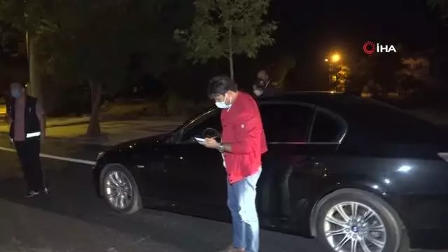 'Dur' ihtarına uymayıp kaçan alkollü sürücü 2. noktada yakalandı 'Dur' ihtarına uymayıp kaçan alkollü sürücü 2. noktada yakalandı