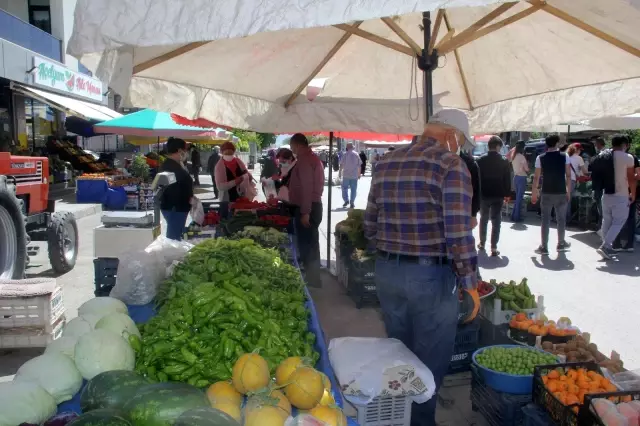 Erzincan'da 3 yerde semt pazarı kuruldu Erzincan'da 3 yerde semt pazarı kuruldu