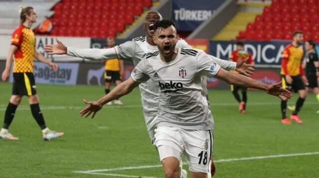Evraklarını motosikletli kuryenin yetiştirdiği Rachid Ghezzal, Beşiktaş'ı şampiyon yaptı Evraklarını motosikletli kuryenin yetiştirdiği Rachid Ghezzal, Beşiktaş'ı şampiyon yaptı