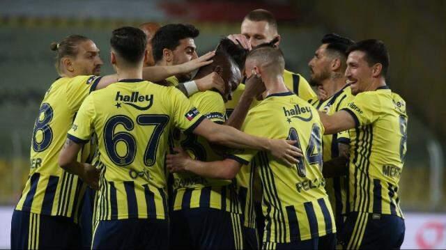 Galatasaray, Beşiktaş ve Fenerbahçe bu akşam nasıl şampiyon olur? İşte o ihtimaller Galatasaray, Beşiktaş ve Fenerbahçe bu akşam nasıl şampiyon olur? İşte o ihtimaller