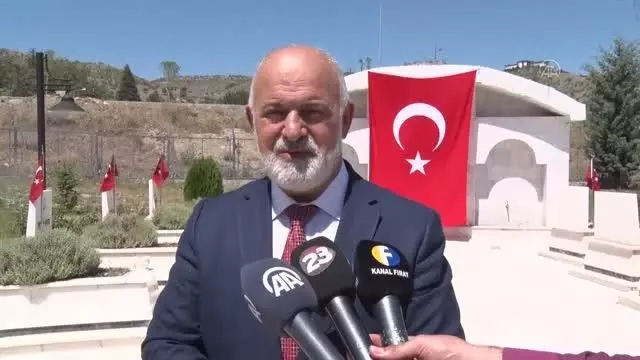 Garnizon Şehitliği'nde anma töreni düzenlendi Garnizon Şehitliği'nde anma töreni düzenlendi