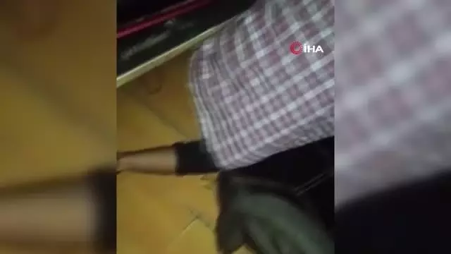 Gece yarısı işyerlerine polis baskını: Masanın altına saklandılar Gece yarısı işyerlerine polis baskını: Masanın altına saklandılar