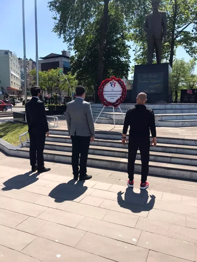 Gençlik Haftası açılışı törenle yapıldı Gençlik Haftası açılışı törenle yapıldı