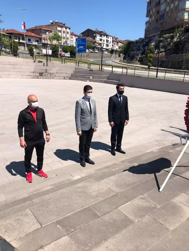Gençlik Haftası açılışı törenle yapıldı Gençlik Haftası açılışı törenle yapıldı