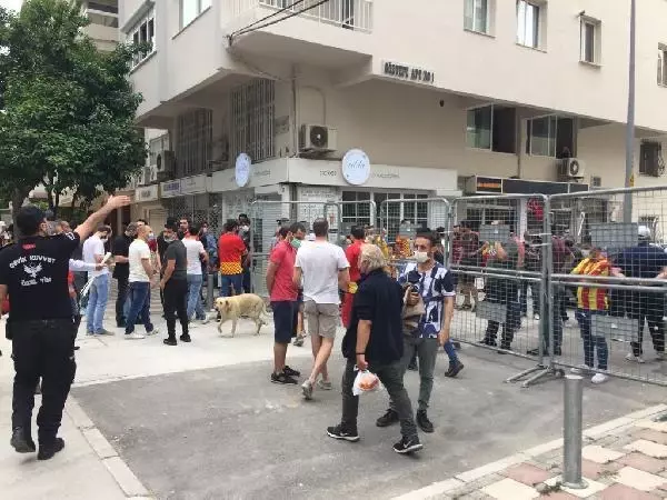 SPOR Göztepe'de taraftar stada girmeyi bekliyor SPOR Göztepe'de taraftar stada girmeyi bekliyor