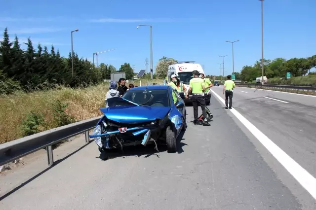 Hurdaya dönen otomobilden burnu kanamadan çıktılar Hurdaya dönen otomobilden burnu kanamadan çıktılar