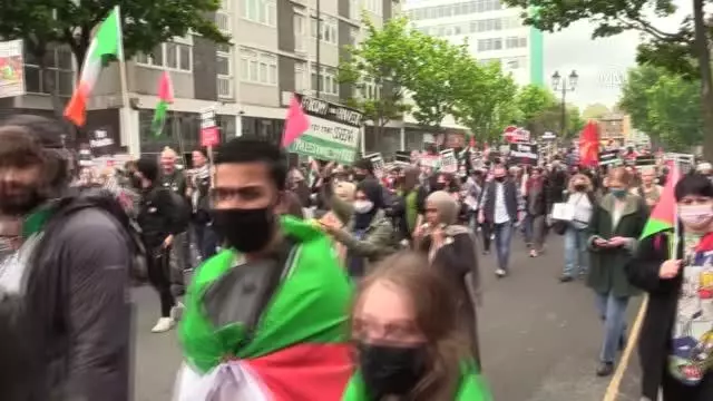 İngiltere'de Filistin'e destek gösterisi (3) İngiltere'de Filistin'e destek gösterisi (3)