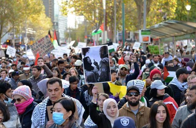 İsrail'in saldırılarına dünyadan tepki var! 11 ülkede protesto yürüyüşleri düzenlendi İsrail'in saldırılarına dünyadan tepki var! 11 ülkede protesto yürüyüşleri düzenlendi