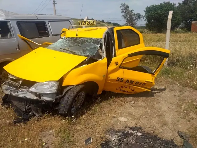 Her şeyden habersiz yolda yürüyen yayalara tır çarptı: 2 ölü, 5 yaralı Her şeyden habersiz yolda yürüyen yayalara tır çarptı: 2 ölü, 5 yaralı