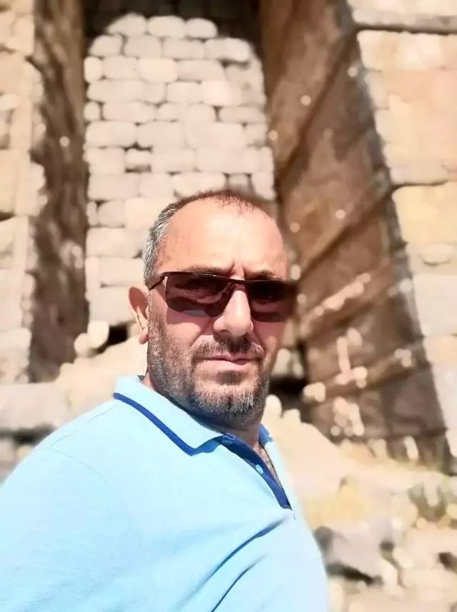 Her şeyden habersiz yolda yürüyen yayalara tır çarptı: 2 ölü, 5 yaralı Her şeyden habersiz yolda yürüyen yayalara tır çarptı: 2 ölü, 5 yaralı