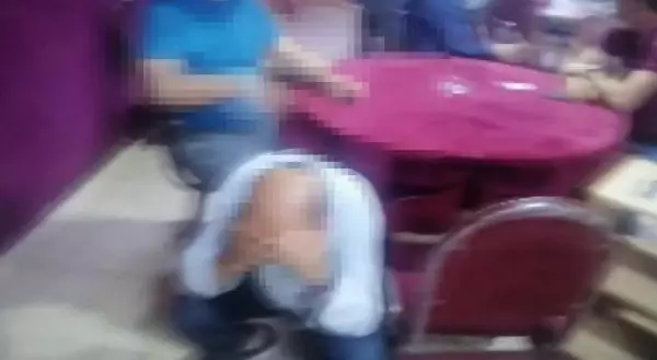 İZMİT'TE KUMAR BASKININDA 24 KİŞİ YAKALANDI İZMİT'TE KUMAR BASKININDA 24 KİŞİ YAKALANDI