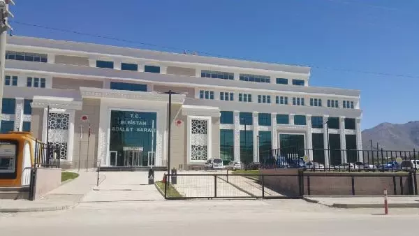 Kavgayı ayırırken başından vurulan Yalçın'ın ölümüne 4 tutuklama Kavgayı ayırırken başından vurulan Yalçın'ın ölümüne 4 tutuklama