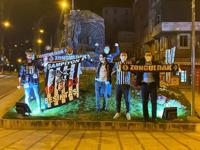 Kısıtlamaya rağmen Beşiktaş'ın şampiyonluğunu kutladılar Kısıtlamaya rağmen Beşiktaş'ın şampiyonluğunu kutladılar