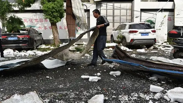 Koronavirüse karşı verdiği savaşı kazanan Çin, hortum ve kasırgalara teslim oldu: 10 ölü, 367 yaralı Koronavirüse karşı verdiği savaşı kazanan Çin, hortum ve kasırgalara teslim oldu: 10 ölü, 367 yaralı
