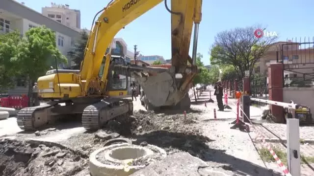 Koza Sokak'ın 25 yıllık kötü koku ve taşkın sorunu çözülüyor