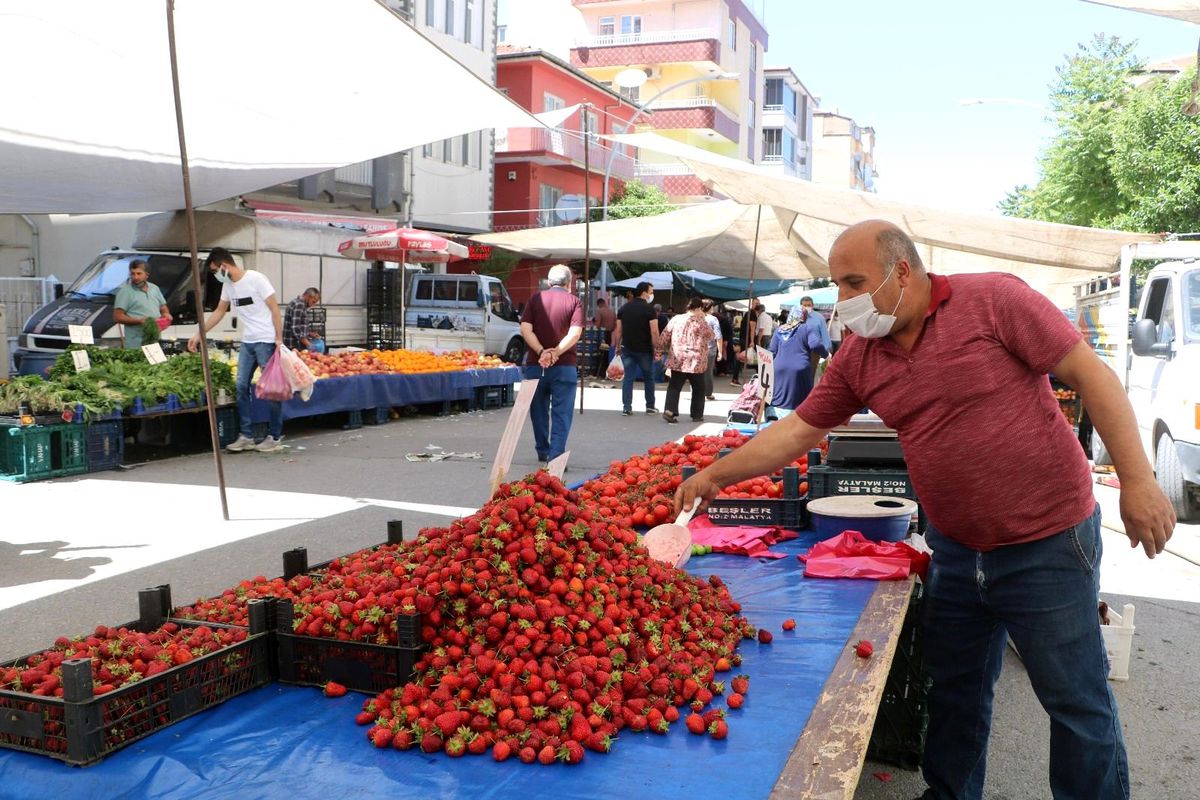 Malatya'da semt pazarı kuruldu
