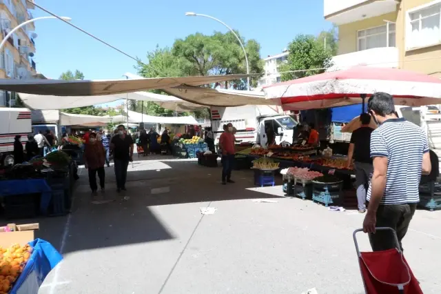 Malatya'da semt pazarı kuruldu Malatya'da semt pazarı kuruldu