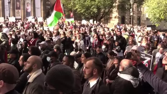 MELBOURNE - İsrail'in Filistin'e yaptığı saldırılar Avustralya'da protesto edildi MELBOURNE - İsrail'in Filistin'e yaptığı saldırılar Avustralya'da protesto edildi