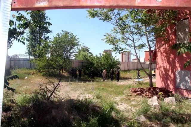 Metruk bina bahçesinde şüpheli ölüm Metruk bina bahçesinde şüpheli ölüm