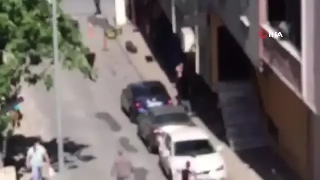 Alkollü olduğu ileri sürülen genci darp edip, kovaladılar Alkollü olduğu ileri sürülen genci darp edip, kovaladılar