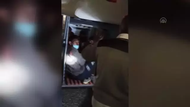 Otobüs bagajında 22 düzensiz göçmen yakalandı Otobüs bagajında 22 düzensiz göçmen yakalandı