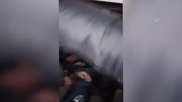 Otobüs bagajında 22 düzensiz göçmen yakalandı Otobüs bagajında 22 düzensiz göçmen yakalandı