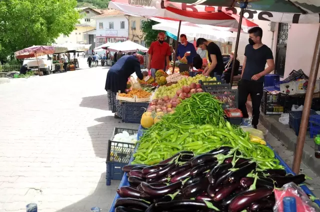 Pazarcı esnafı tezgahlarını açtı Pazarcı esnafı tezgahlarını açtı