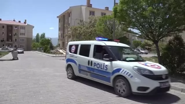 Polis, engelli Canahmet'e doğum günü sürpriziyle çifte bayram yaşattı Polis, engelli Canahmet'e doğum günü sürpriziyle çifte bayram yaşattı