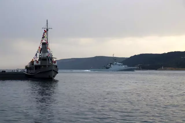 Rus ve İngiliz savaş gemileri peş peşe Çanakkale Boğazı'ndan geçti Rus ve İngiliz savaş gemileri peş peşe Çanakkale Boğazı'ndan geçti