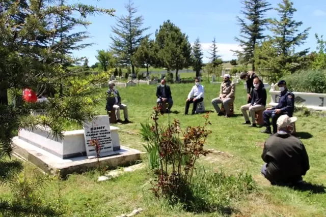 Son dakika haberi! Şehit mezarları ziyaret edildi Son dakika haberi! Şehit mezarları ziyaret edildi