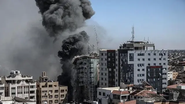 Son Dakika! İsrail, Gazze'de uluslararası televizyonların bulunduğu 13 katlı bir binayı vurdu Son Dakika! İsrail, Gazze'de uluslararası televizyonların bulunduğu 13 katlı bir binayı vurdu