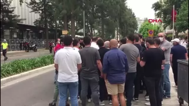 SPOR Göztepe'de taraftar stada girmeyi bekliyor SPOR Göztepe'de taraftar stada girmeyi bekliyor