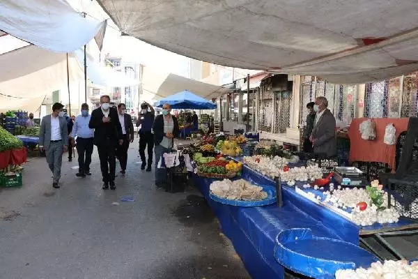 SULTANBEYLİ'DE SEMT PAZARLARINDA DENETİM YAPILDI SULTANBEYLİ'DE SEMT PAZARLARINDA DENETİM YAPILDI