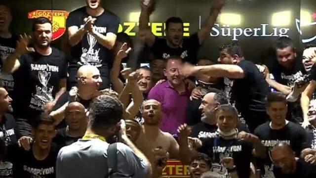 Süper Lig'de tarihi sezonun şampiyonu Beşiktaş Süper Lig'de tarihi sezonun şampiyonu Beşiktaş