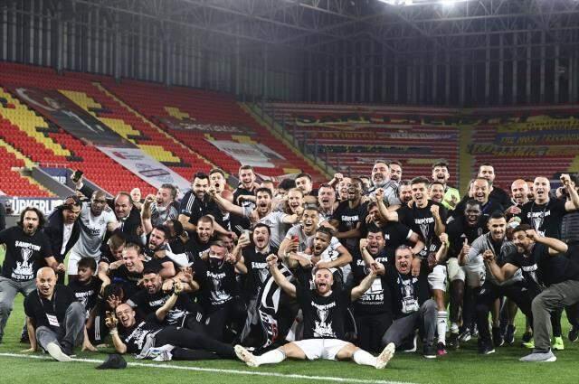Süper Lig'de tarihi sezonun şampiyonu Beşiktaş Süper Lig'de tarihi sezonun şampiyonu Beşiktaş