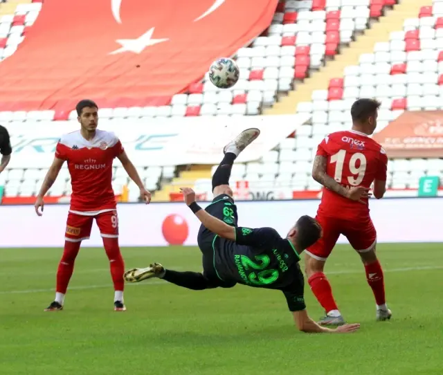 Süper Lig: FT Antalyaspor: 0 İH Konyaspor: 0 (İlk yarı) Süper Lig: FT Antalyaspor: 0 İH Konyaspor: 0 (İlk yarı)