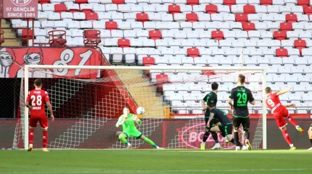Süper Lig: FT Antalyaspor: 0 İH Konyaspor: 0 (İlk yarı) Süper Lig: FT Antalyaspor: 0 İH Konyaspor: 0 (İlk yarı)