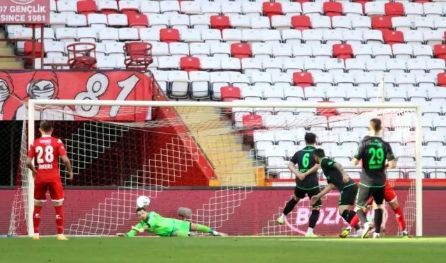 Süper Lig: FT Antalyaspor: 0 İH Konyaspor: 0 (İlk yarı) Süper Lig: FT Antalyaspor: 0 İH Konyaspor: 0 (İlk yarı)