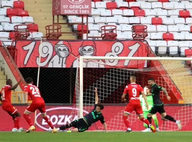 Süper Lig: FT Antalyaspor: 0 İH Konyaspor: 0 (İlk yarı) Süper Lig: FT Antalyaspor: 0 İH Konyaspor: 0 (İlk yarı)