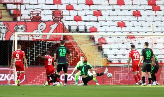 Süper Lig: FT Antalyaspor: 0 İH Konyaspor: 0 (İlk yarı) Süper Lig: FT Antalyaspor: 0 İH Konyaspor: 0 (İlk yarı)