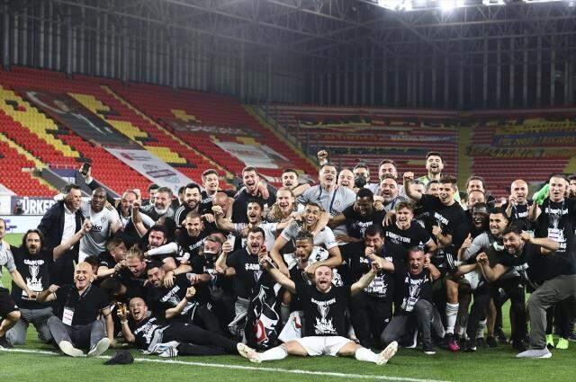 Süper Lig'te şampiyon olan Beşiktaş'ta büyük sevinç Süper Lig'te şampiyon olan Beşiktaş'ta büyük sevinç