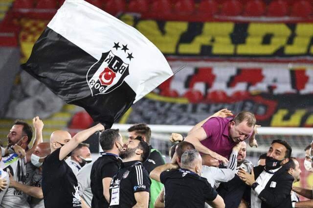 Süper Lig'te şampiyon olan Beşiktaş'ta büyük sevinç Süper Lig'te şampiyon olan Beşiktaş'ta büyük sevinç