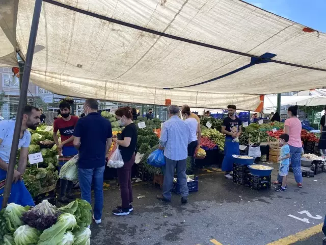 - Tam kapanma muaf tutulan pazarcı esnafı tezgahlarda yerini aldı - Tam kapanma muaf tutulan pazarcı esnafı tezgahlarda yerini aldı