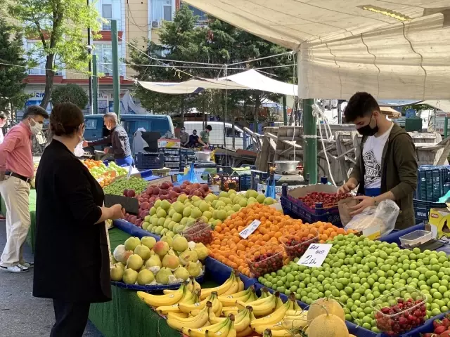 - Tam kapanma muaf tutulan pazarcı esnafı tezgahlarda yerini aldı - Tam kapanma muaf tutulan pazarcı esnafı tezgahlarda yerini aldı