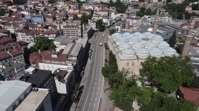Bursa ve çevre illerde 'tam kapanma' tedbirlerine uyulduğu gözlendi Bursa ve çevre illerde 'tam kapanma' tedbirlerine uyulduğu gözlendi