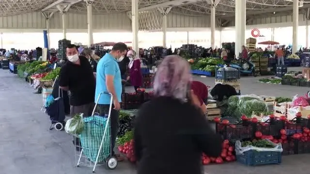 - Tam kapanmanın ikinci pazarı açıldı, sosyal mesafeli alışveriş başladı - Tam kapanmanın ikinci pazarı açıldı, sosyal mesafeli alışveriş başladı