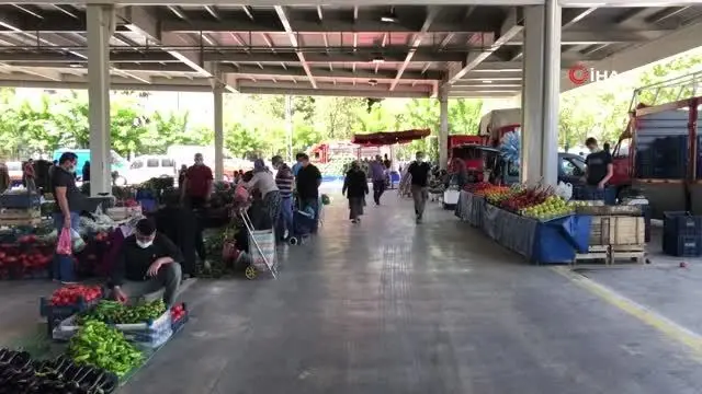 - Tam kapanmanın ikinci pazarı açıldı, sosyal mesafeli alışveriş başladı - Tam kapanmanın ikinci pazarı açıldı, sosyal mesafeli alışveriş başladı